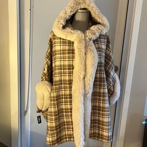 NWT never worn , plaid cape faux fur trim , hooded one size Ellian brand
